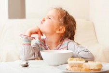 Консультация для родителей «Ребёнок плохо ест. Что делать?» Консультация для родителей «Ребёнок плохо ест. Что делать?»
