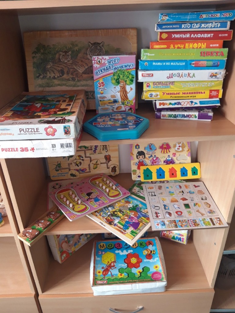 Уголок настольных развивающих игр 0