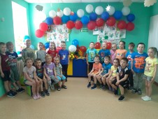 Выставка рисунков "Букет ко дню победы!"