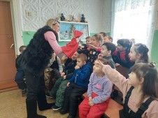 Кукольный спектакль "Как колобок за елкой ходил"