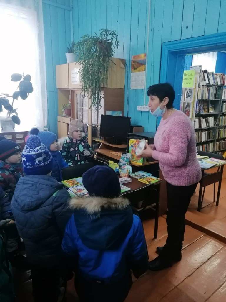 Экскурсия в сельскую библиотеку. 0