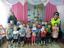 Правила дорожные детям знать положено! Правила дорожные детям знать положено!