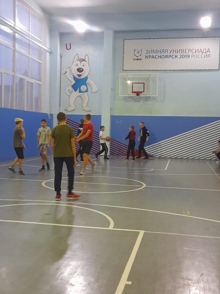 Соревнование по баскетболу и прыжкам через скакалку. 11