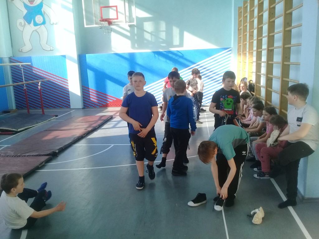 Школьные соревнование по гимнастике среди 1-11 классов. 20