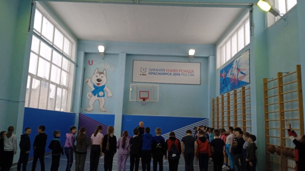 Соревнование по баскетболу и прыжкам через скакалку. 21