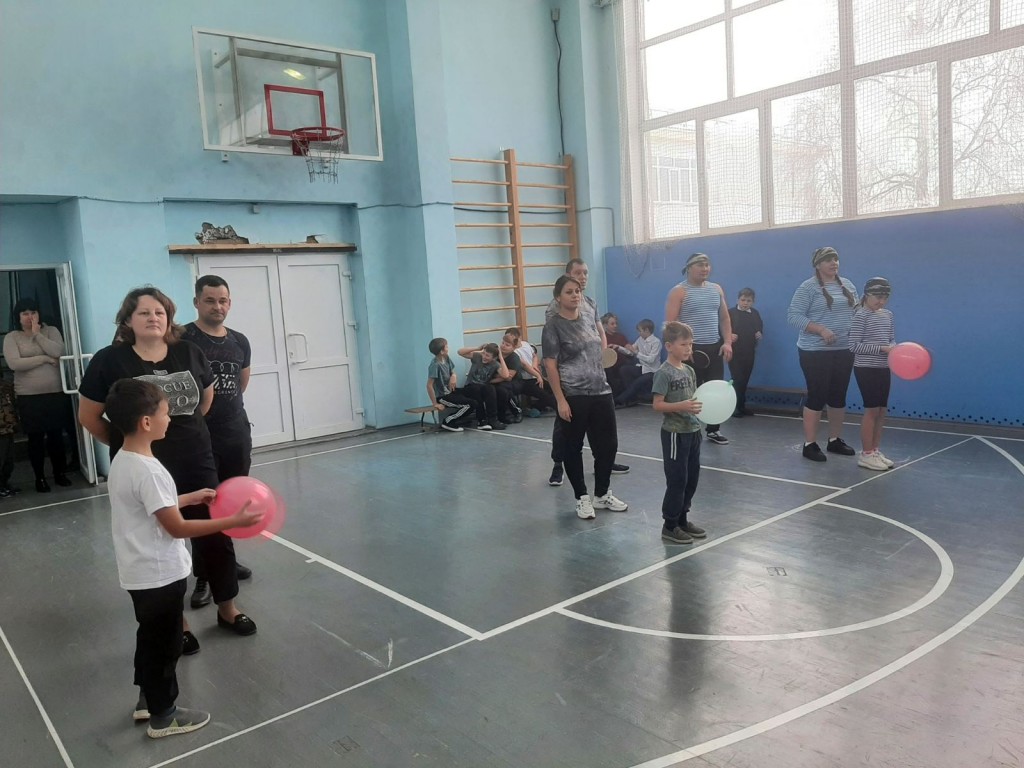 Спортивно - массовый праздник "Папа, мама, я - спортивная семья" 15