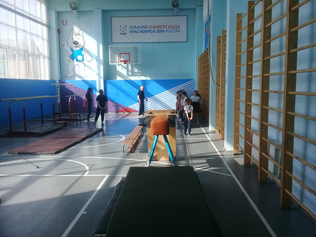 Школьные соревнование по гимнастике среди 1-11 классов. 18