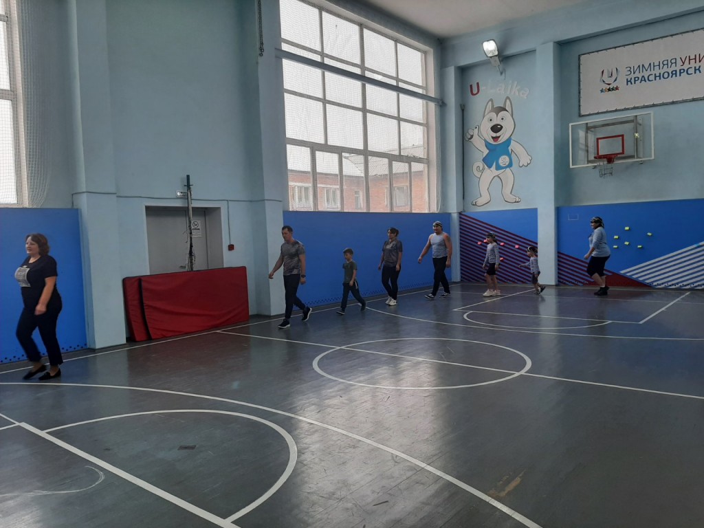 Спортивно - массовый праздник "Папа, мама, я - спортивная семья" 0