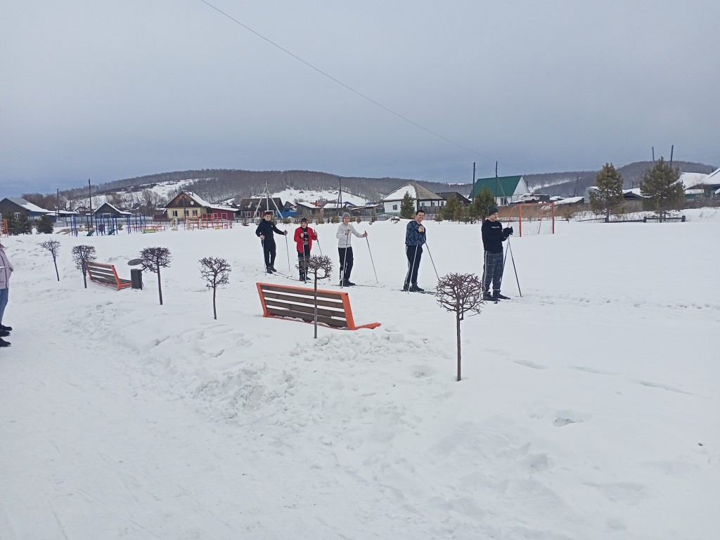 Школьные соревнования по лыжным гонкам. 21
