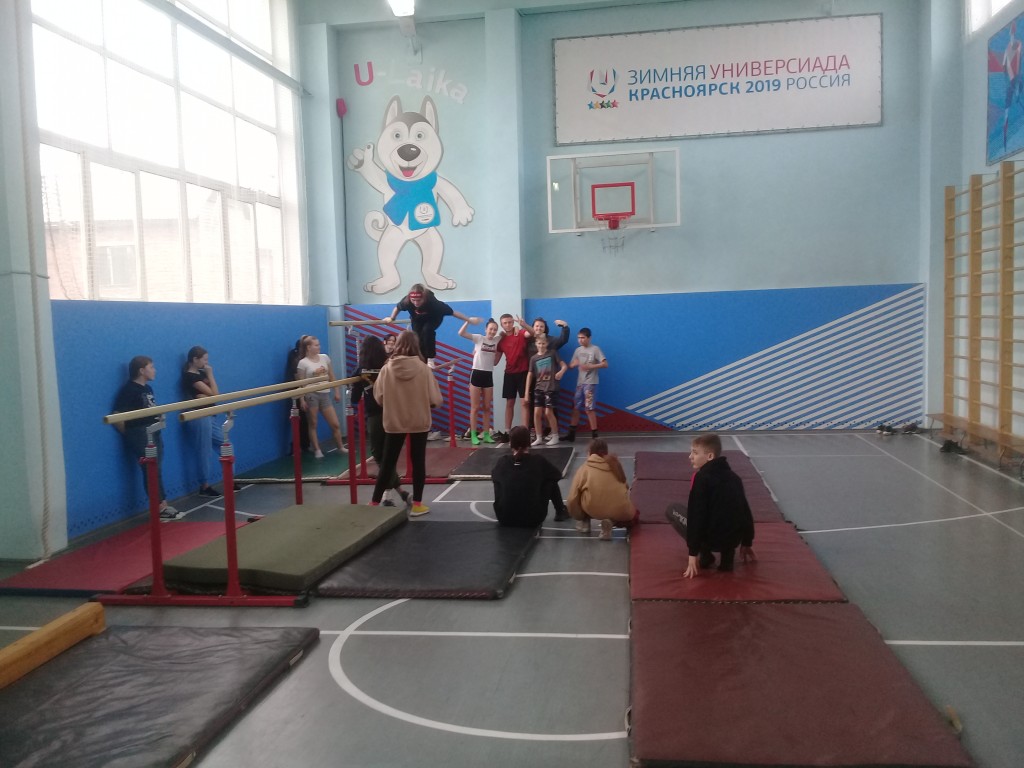 Школьные соревнование по гимнастике среди 1-11 классов. 4