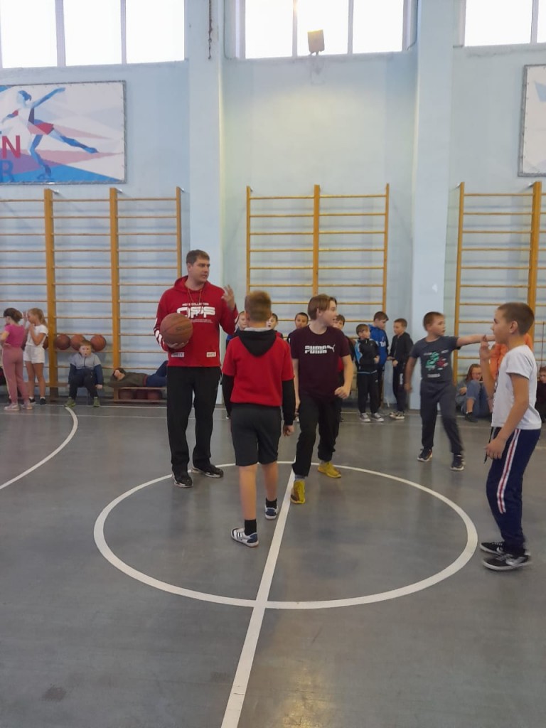 Соревнование по баскетболу и прыжкам через скакалку. 5