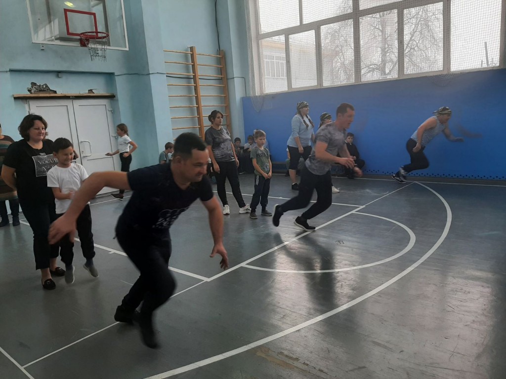Спортивно - массовый праздник "Папа, мама, я - спортивная семья" 18
