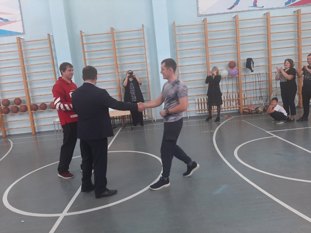 Спортивно - массовый праздник "Папа, мама, я - спортивная семья" 40