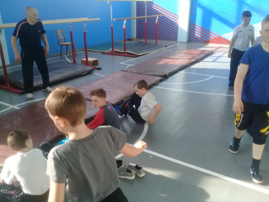 Школьные соревнование по гимнастике среди 1-11 классов. 21
