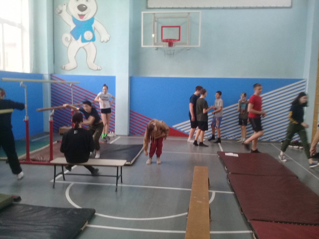 Школьные соревнование по гимнастике среди 1-11 классов. 5