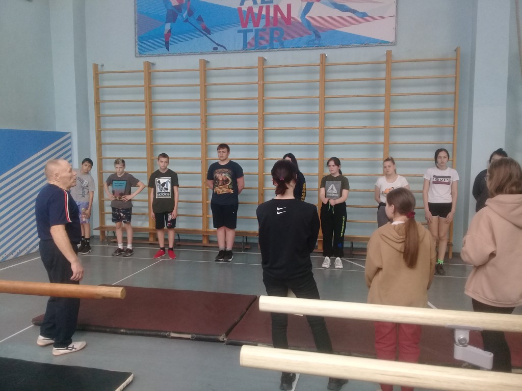 Школьные соревнование по гимнастике среди 1-11 классов. 0