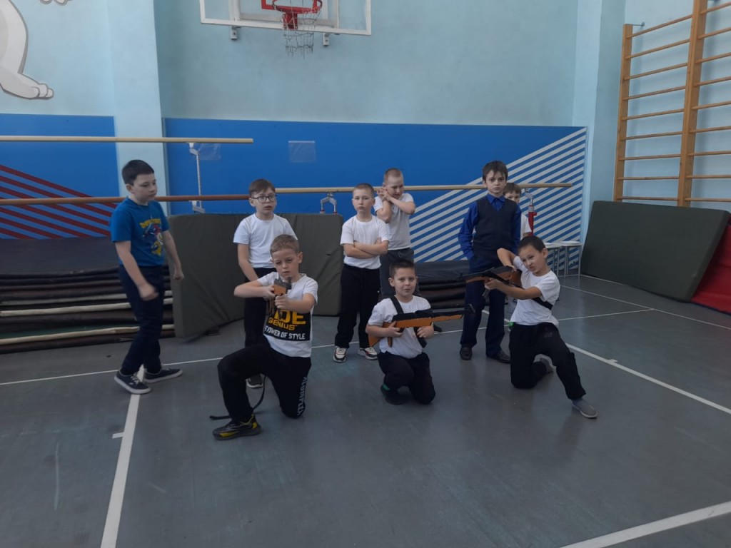 Спортивный праздник "А  ну-ка мальчики!" посвященный дню защитника Отечества. 1