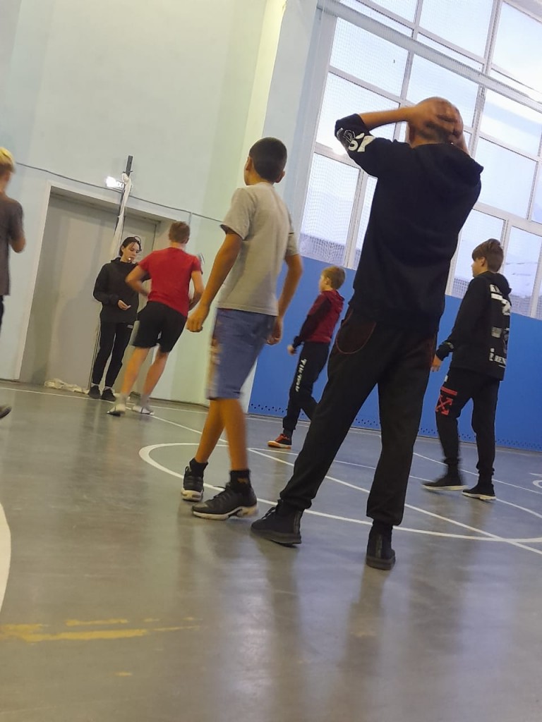 Соревнование по баскетболу и прыжкам через скакалку. 10